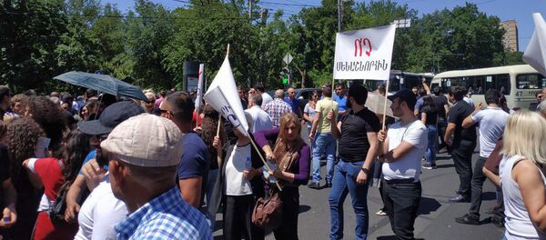 Акция протеста у здания парламента (29 мая 2019). Еревaн Акция протеста у здания парламента (29 мая 2019). Еревaн - Sputnik Армения