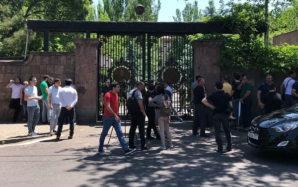 Акция протеста у здания парламента (29 мая 2019). Еревaн Акция протеста у здания парламента (29 мая 2019). Еревaн - Sputnik Армения