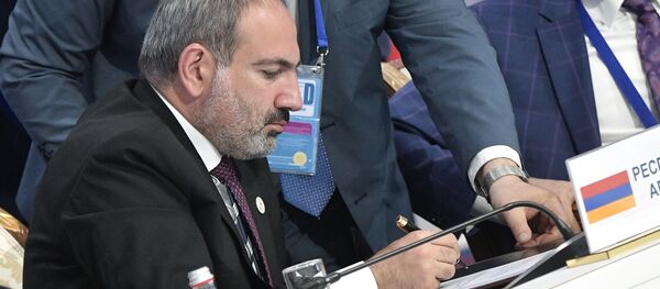 Премьер-министр Армении Никол Пашинян на заседании Высшего Евразийского экономического совета, приуроченного к пятилетию подписания Договора о Евразийском экономическом союзе (29 мая 2019). Нур-Султан Премьер-министр Армении Никол Пашинян на заседании Высшего Евразийского экономического совета, приуроченного к пятилетию подписания Договора о Евразийском экономическом союзе (29 мая 2019). Нур-Султан - Sputnik Армения