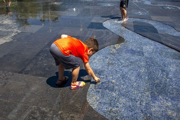 Изувеченный мальчик в новом парке Еревана: в скандале со скульптурой раскрыты все скобки Изувеченный мальчик в новом парке Еревана: в скандале со скульптурой раскрыты все скобки - Sputnik Армения