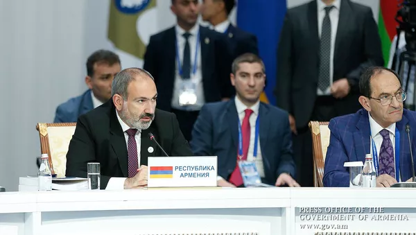 Делегация Армении во главе с премьер-министром Николом Пашиняном на заседании Высшего Евразийского экономического совета (29 мая 2019). Нур-Султан - Sputnik Армения