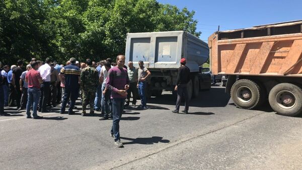 Строители дороги Север-Юг перекрыли участок дорогии Аштрак-Талин (30 мая 2019) - Sputnik Արմենիա