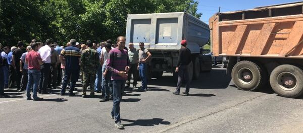 Строители дороги Север-Юг перекрыли участок дорогии Аштрак-Талин (30 мая 2019) - Sputnik Արմենիա