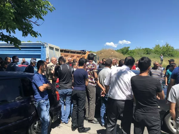 Протестующие строители разблокировали участок трассы Север-Юг, но с одним условием Протестующие строители разблокировали участок трассы Север-Юг, но с одним условием - Sputnik Армения