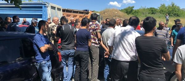 Строители дороги Север-Юг перекрыли участок дорогии Аштрак-Талин (30 мая 2019) - Sputnik Армения