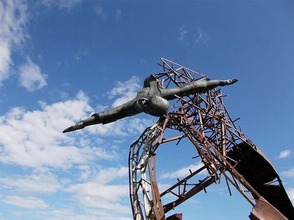 Разбитый памятник Лента бесконечности Давида Беджаняна Разбитый памятник Лента бесконечности Давида Беджаняна - Sputnik Արմենիա