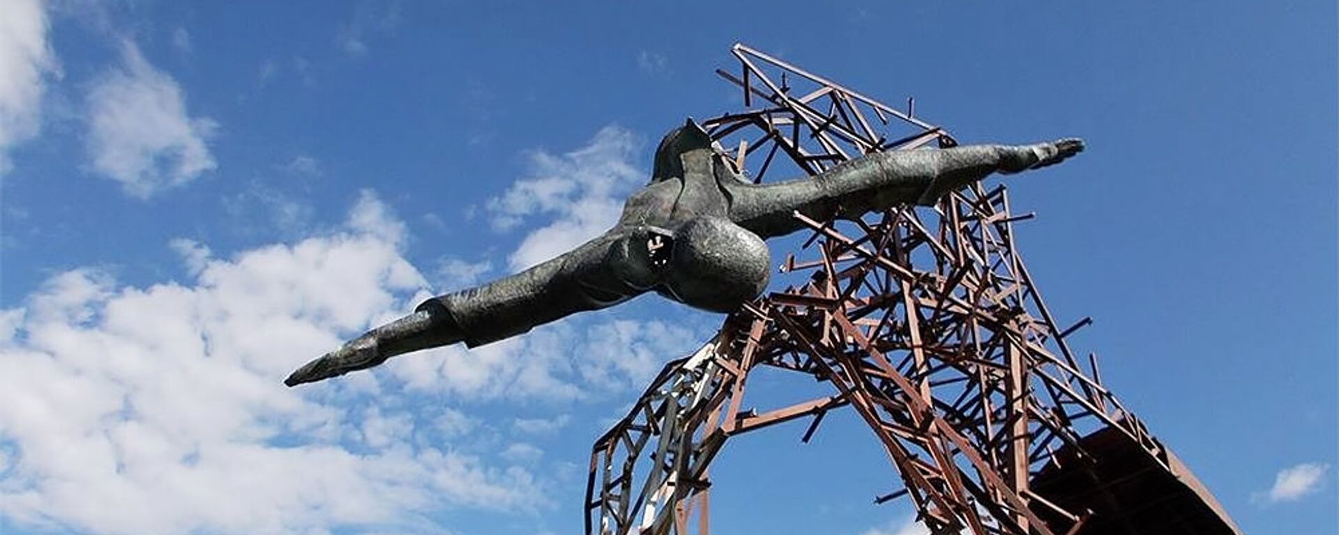 Разбитый памятник Лента бесконечности Давида Беджаняна - Sputnik Армения, 1920, 25.02.2020