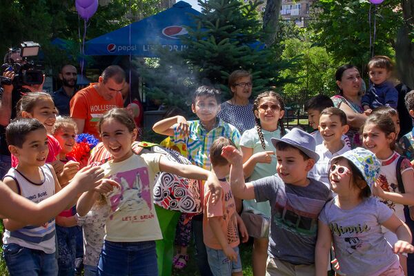 Их нужно защищать от волков, львов и... мам: как живется в Армении детям с эпилепсией Их нужно защищать от волков, львов и... мам: как живется в Армении детям с эпилепсией - Sputnik Армения