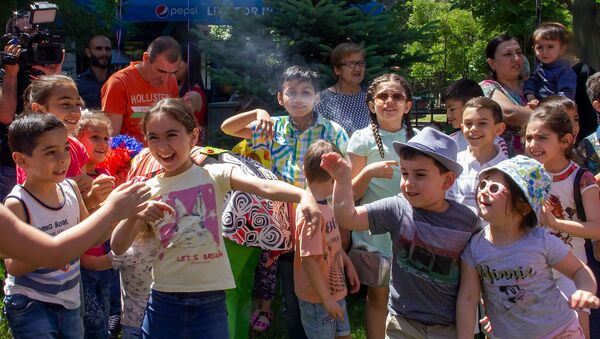 Праздничное мероприятие в преддверии всемирного дня защиты детей в МЦ Арабкир (30 мая 2019). Еревaн - Sputnik Армения