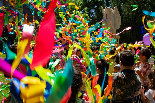 Их нужно защищать от волков, львов и... мам: как живется в Армении детям с эпилепсией Их нужно защищать от волков, львов и... мам: как живется в Армении детям с эпилепсией - Sputnik Армения