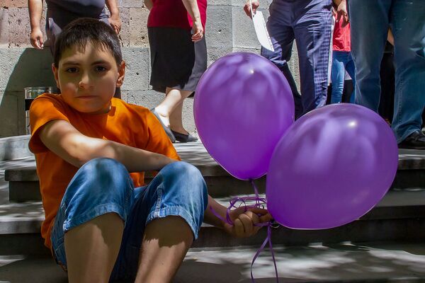 Их нужно защищать от волков, львов и... мам: как живется в Армении детям с эпилепсией Их нужно защищать от волков, львов и... мам: как живется в Армении детям с эпилепсией - Sputnik Армения