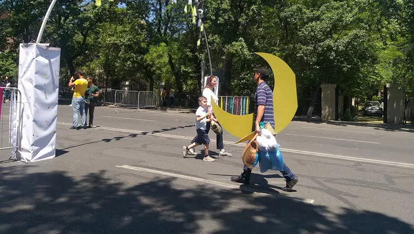 Праздничные декорации на проспекте Маршала Баграмяна (1 июня 2019). Еревaн - Sputnik Армения