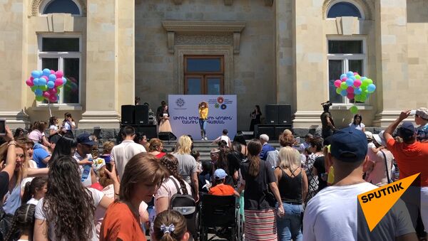 В резиденции президента Армении прошло праздничное мероприятие по случаю Дня защиты детей - Sputnik Армения