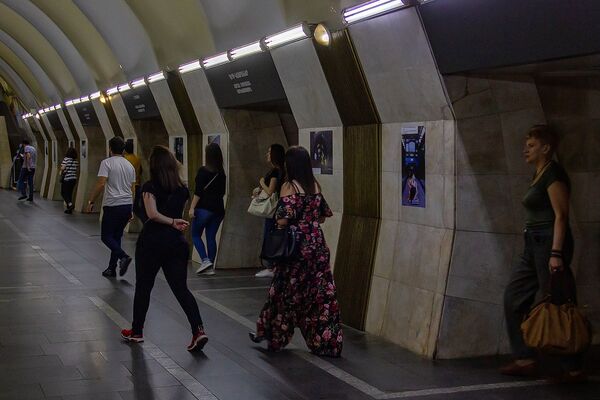 Երևանի մետրոյում «նոր կայարան» է բացվել. մուտքը ժպիտով է ու ժետոնով. լուսանկարներ - Sputnik Արմենիա