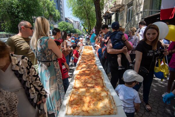 Երեխաները հիացած են. Երևանում թխել են ամենաերկար պիցցան. լուսանկարներ - Sputnik Արմենիա