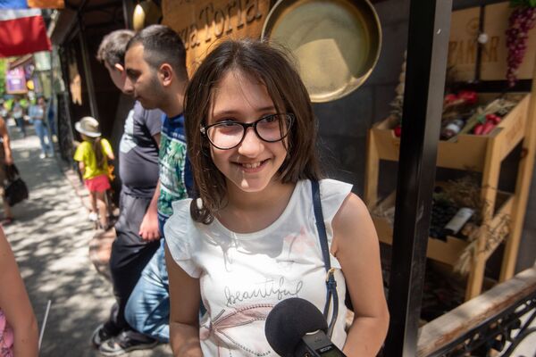 Детвора просто в восторге: в Ереване испекли рекордно длинную пиццу - Sputnik Армения