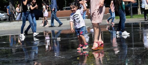 Девочка в майке Духов в парке 2800-летия Еревана в Международный день защиты детей (1 июня 2019). Еревaн - Sputnik Արմենիա