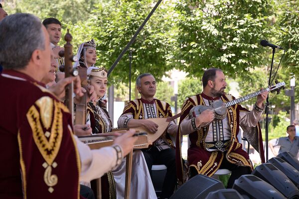Ансамбль народном музыки на открытии отреставрированного парка Новый Ереван (1 июня 2019). Ереван - Sputnik Армения