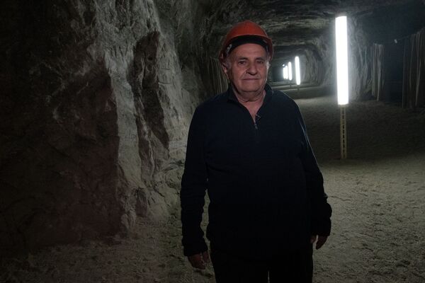 Искали нефть, нашли соляное подземелье - в Армении запросто лечат аллергию и астму - Sputnik Армения