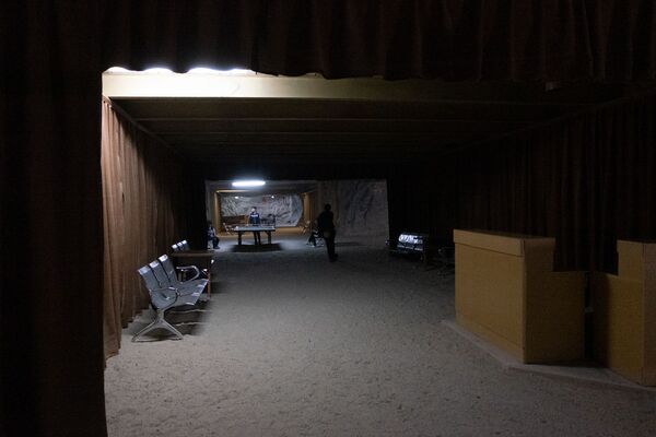 Искали нефть, нашли соляное подземелье - в Армении запросто лечат аллергию и астму - Sputnik Армения