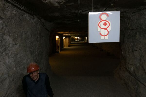 Искали нефть, нашли соляное подземелье - в Армении запросто лечат аллергию и астму - Sputnik Армения