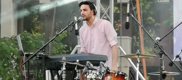 Гор Суджян на открытии отреставрированного парка Новый Ереван (1 июня 2019). Ереван Гор Суджян на открытии отреставрированного парка Новый Ереван (1 июня 2019). Ереван - Sputnik Արմենիա