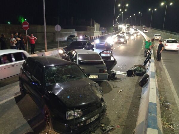 Խոշոր վթար Երևանում. 5 մարդ տեղափոխվել է հիվանդանոց. լուսանկարներ - Sputnik Արմենիա