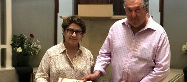 Президент Армен Саркисян с супругой Нунэ Саркисян на острове Святого Лазаря (2 июня 2019). Италия Президент Армен Саркисян с супругой Нунэ Саркисян на острове Святого Лазаря (2 июня 2019). Италия - Sputnik Արմենիա