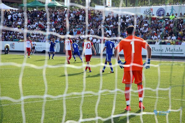 Կխաղան արդյո՞ք հայկական 2 թիմերն իրար դեմ, կամ ֆուտբոլային տոնն Արցախին նոր ճանաչում կբերի Կխաղան արդյո՞ք հայկական 2 թիմերն իրար դեմ, կամ ֆուտբոլային տոնն Արցախին նոր ճանաչում կբերի - Sputnik Արմենիա