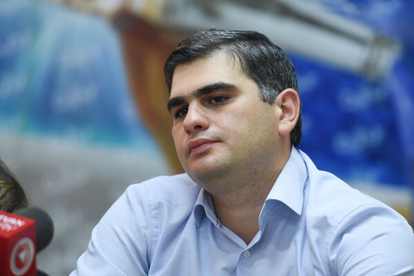 Экономист не разделяет радости Пашиняна: какие риски таятся в росте доходной части бюджета Экономист не разделяет радости Пашиняна: какие риски таятся в росте доходной части бюджета - Sputnik Армения