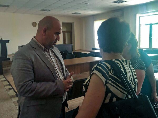 Трещоток не пустили на работу: швеям фабрики Састекс в Гюмри пригрозили вендеттой? Трещоток не пустили на работу: швеям фабрики Састекс в Гюмри пригрозили вендеттой? - Sputnik Армения