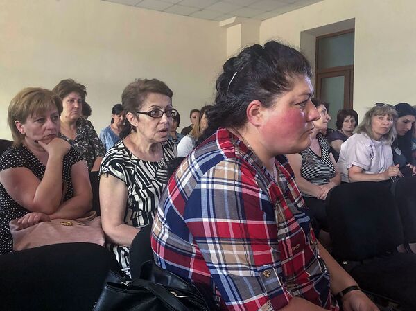 Трещоток не пустили на работу: швеям фабрики Састекс в Гюмри пригрозили вендеттой? Трещоток не пустили на работу: швеям фабрики Састекс в Гюмри пригрозили вендеттой? - Sputnik Армения