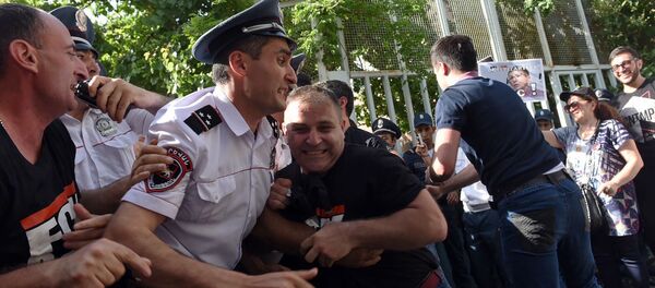 Акция протеста против деятельности фонда Сороса в Армении (3 июня 2019). Еревaн Акция протеста против деятельности фонда Сороса в Армении (3 июня 2019). Еревaн - Sputnik Արմենիա