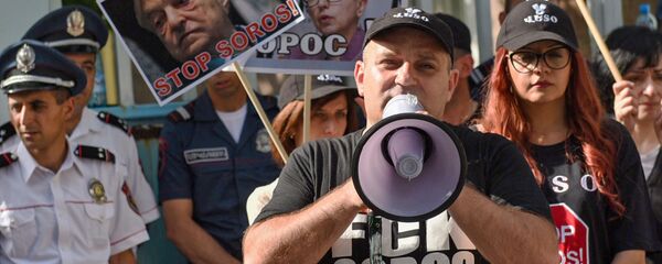 Нарек Малян на акции протеста против деятельности фонда Сороса в Армении (3 июня 2019). Еревaн - Sputnik Армения