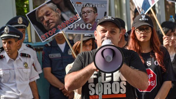 Նարեկ Մալյանը Սորոսի հիմնադրամի գործունեության դեմ բողոքի ակցիայի ժամանակ (3 հունիսի, 2019 թ. Երևան) - Sputnik Արմենիա