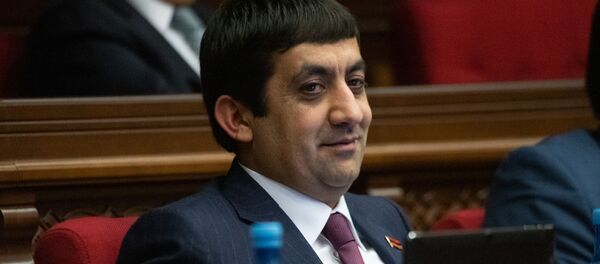 Депутат от фракции Мой шаг Тигран Карапетян на внеочередном заседании парламента Армении (12 февраля 2019). Еревaн - Sputnik Արմենիա