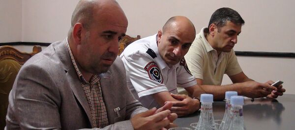 Губернатор Ширака Тигран Петросян встретился с начальником управления полиции по Ширакской области Губернатор Ширака Тигран Петросян встретился с начальником управления полиции по Ширакской области - Sputnik Армения