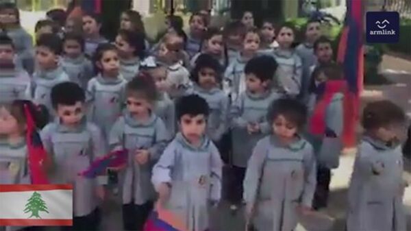 Լիբանանում հայ երեխաները երգում են «Գետաշեն» երգը - Sputnik Армения