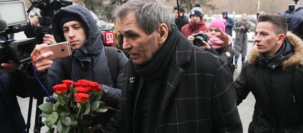 Продюссер Бари Алибасов на церемонии прощания с певицей Юлией Началовой (21 марта 2019). Москвa - Sputnik Армения