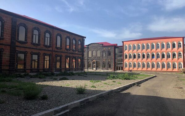 Здание швейной фабрики Sasstex в Гюмри - Sputnik Армения