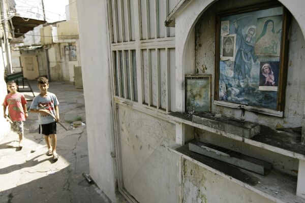 Армянские мальчики играют на улицах ливанского города Бурдж Амуда или Маленькой Армении как ее часто называют Армянские мальчики играют на улицах ливанского города Бурдж Амуда или Маленькой Армении как ее часто называют - Sputnik Արմենիա