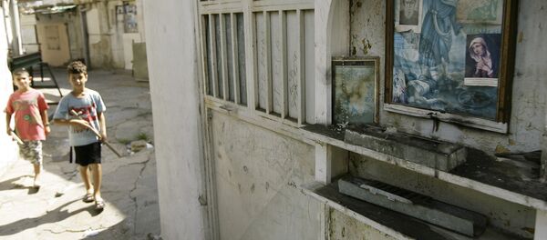 Армянские мальчики играют на улицах ливанского города Бурдж Амуда или Маленькой Армении как ее часто называют - Sputnik Армения