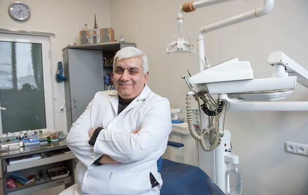 Врач-стоматолог Армен Бабаян Врач-стоматолог Армен Бабаян - Sputnik Արմենիա