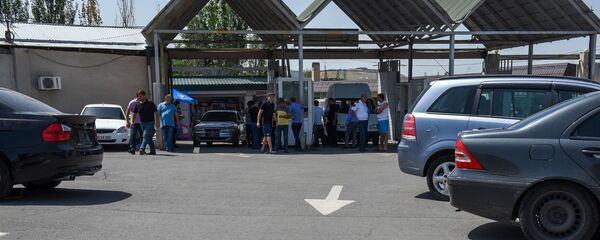Пункт регистрации транспортных средств в Ереване Пункт регистрации транспортных средств в Ереване - Sputnik Արմենիա
