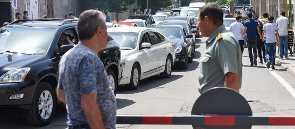 Пункт регистрации транспортных средств в Ереване - Sputnik Армения