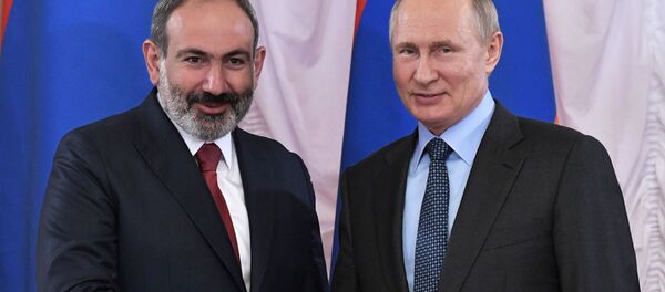 Встреча премьер-министра Армении Никола Пашиняна и президента России Владимира Путина на полях Петербургского международного экономического форума 2019 (6 июня 2019). Санкт-Петербург - Sputnik Армения