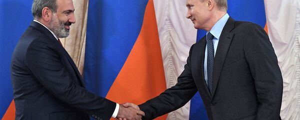 Встреча премьер-министра Армении Никола Пашиняна и президента России Владимира Путина на полях Петербургского международного экономического форума 2019 (6 июня 2019). Санкт-Петербург - Sputnik Армения