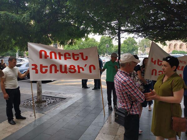 Բողոքի ակցիա Երևանի կենտրոնում. պահանջում են կենդանաբանական այգու տնօրենի հրաժարականը - Sputnik Արմենիա