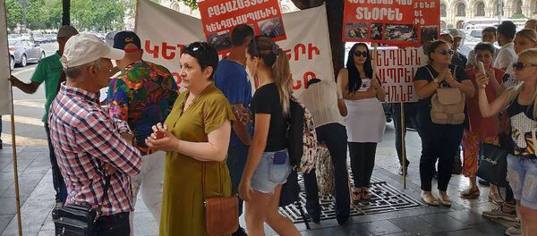 Акция протеста против директора Ереванского зоопарка перед Домом правительства (7 июня 2019). Еревaн Акция протеста против директора Ереванского зоопарка перед Домом правительства (7 июня 2019). Еревaн - Sputnik Արմենիա