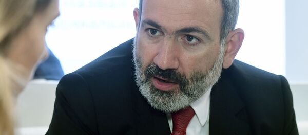 Премьер-министр Армении Никол Пашинян во время интервью на стенде МИА Россия сегодня на ПМЭФ-2019 (7 июня 2019). Санкт-Петербург - Sputnik Армения